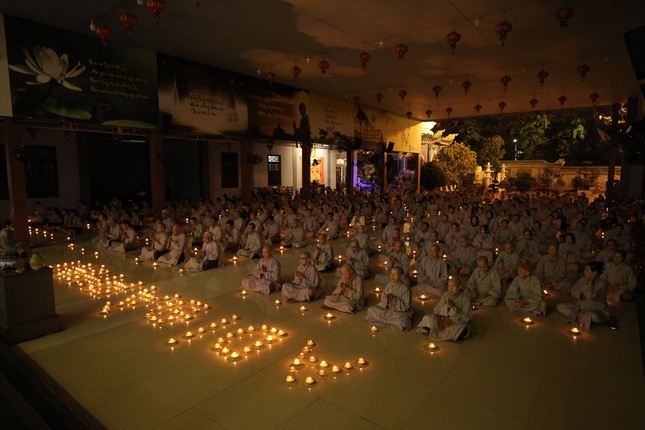 Đông đảo Phật tử vân tập về chùa Bà Đa tham dự buổi lễ Đông đảo Phật tử vân tập về chùa Bà Đa tham dự buổi lễ