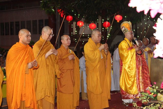 Chư tôn đức niêm hương Chư tôn đức niêm hương