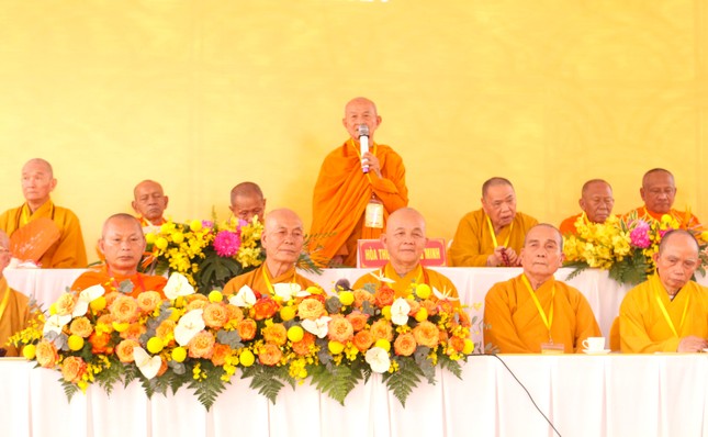 Hòa thượng Giác Giới ban đạo từ Hòa thượng Giác Giới ban đạo từ