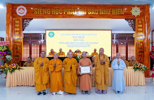 Hòa thượng Thích Nhựt Hỷ trao Bằng tuyên dương công đức đến tập thể Ban Trị sự GHPGVN H.Bình Chánh Hòa thượng Thích Nhựt Hỷ trao Bằng tuyên dương công đức đến tập thể Ban Trị sự GHPGVN H.Bình Chánh