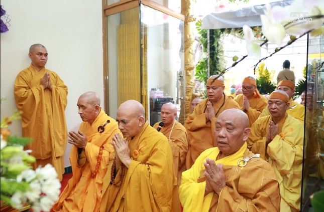 Chư tôn đức môn phái tổ đình Vĩnh Nghiêm nhất tâm cầu nguyện