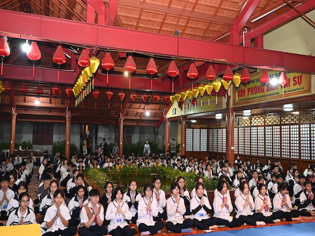 Hơn 300 khóa sinh tham dự khóa tu