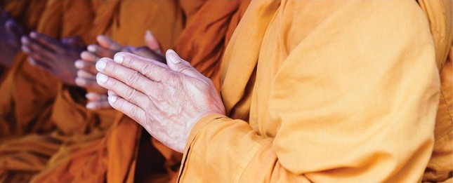 Trong cái tâm một niệm hiện tiền này có đầy đủ: chân thành - thanh tịnh - bình đẳng - chính giác - từ bi; có cả nhìn sâu - buông xả - tự tại - tùy duyên, đó gọi là niệm Phật Trong cái tâm một niệm hiện tiền này có đầy đủ: chân thành - thanh tịnh - bình đẳng - chính giác - từ bi; có cả nhìn sâu - buông xả - tự tại - tùy duyên, đó gọi là niệm Phật