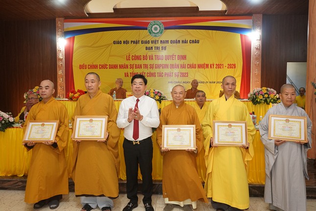 UBND Q.Hải Châu đã trao Bằng khen đến tập thể, cá nhân có thành tích xuất sắc