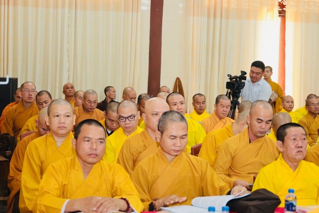Chư Tăng tham dự hội nghị