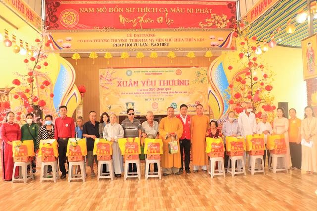 Chùa Thiền Kim chia sẻ yêu thương với các hoàn cảnh khó khăn