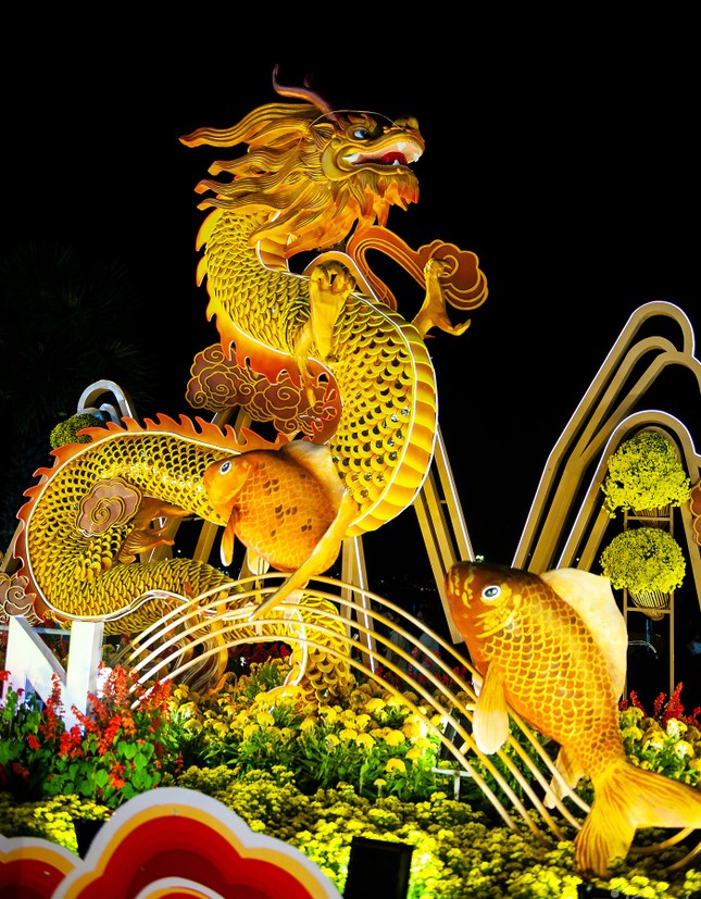 &quot;Vượt Vũ môn, cá chép hóa rồng&quot; là biểu trưng cho niềm hy vọng năm mới, Huế sẽ tiếp tục chuyển mình, phát triển và bứt phá