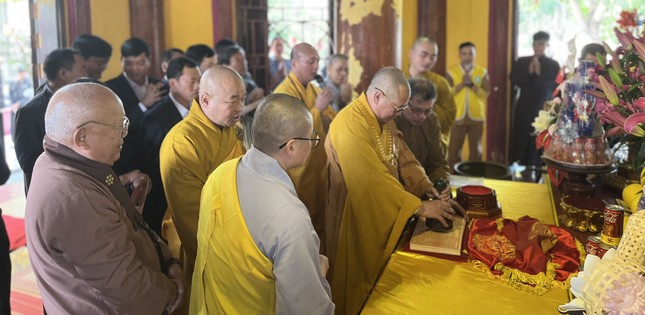 Khai ấn Phật ngọc cầu nguyện quốc thái dân an Khai ấn Phật ngọc cầu nguyện quốc thái dân an