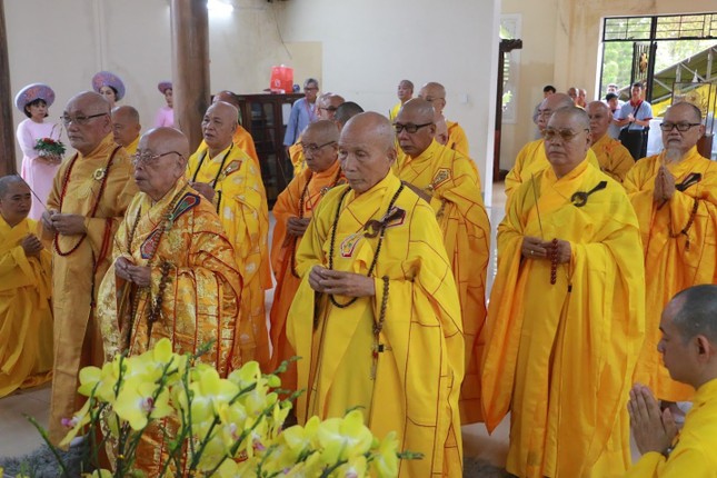 Chư tôn giáo phẩm dâng hương tưởng niệm Chư tôn giáo phẩm dâng hương tưởng niệm
