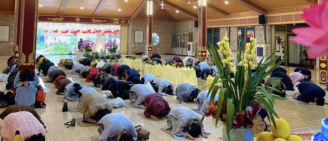 Thực hành những oai nghi cần thiết của người Phật tử Thực hành những oai nghi cần thiết của người Phật tử