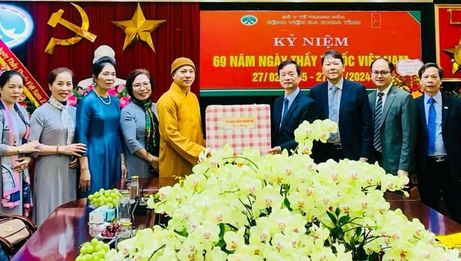 Chúc mừng lãnh đạo, đội ngũ y bác sĩ Bệnh viện Đa khoa tỉnh Thanh Hóa nhân Kỷ niệm 69 năm Ngày Thầy thuốc Việt Nam (27-2-1955 – 27-2-2024)