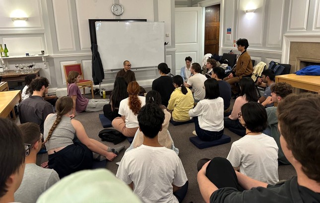 Phần thảo luận, vấn đáp sau buổi thiền Phần thảo luận, vấn đáp sau buổi thiền