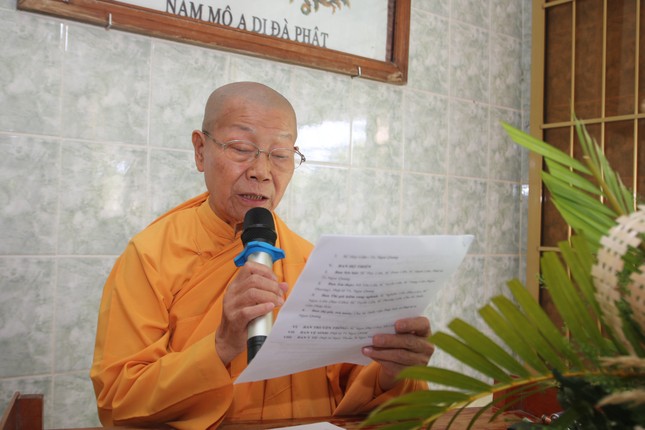 Ni trưởng Thích nữ Tín Liên thông qua nội quy và thời khoá tu tập Ni trưởng Thích nữ Tín Liên thông qua nội quy và thời khoá tu tập