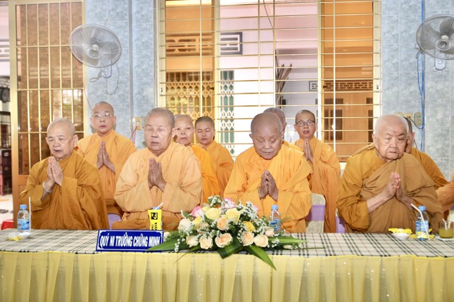 Chư tôn đức Ni chứng minh Chư tôn đức Ni chứng minh