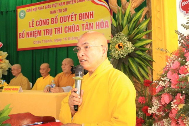 Thượng tọa Thích Minh Sơn công bố quyết định bổ nhiệm trụ trì chùa Tân Hòa