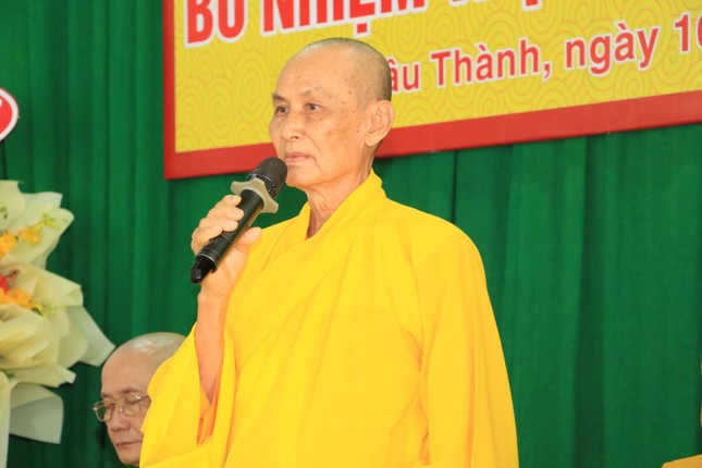 Trưởng lão Hòa thượng Thích Phước Thông ban đạo từ