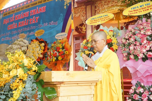 Sư cô Thích nữ Tuệ Vi phát biểu khai mạc Sư cô Thích nữ Tuệ Vi phát biểu khai mạc