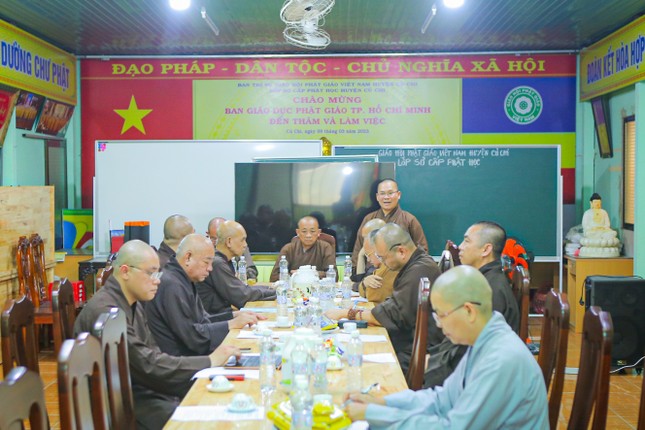 Quang cảnh phiên họp