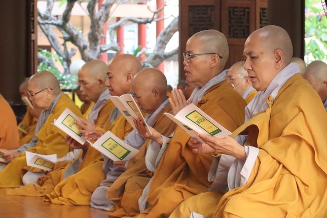 ...chư Ni ...chư Ni