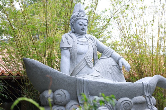 Quán Tự Tại Bồ-tát, hóa thân khác của Bồ-tát Quán Âm tại chùa Quan Âm (TP.Phan Rang, Ninh Thuận)