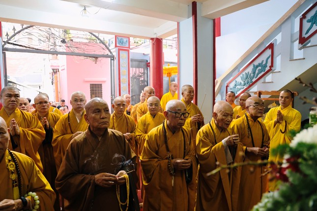 Chư tôn giáo phẩm niêm hương cầu nguyện Chư tôn giáo phẩm niêm hương cầu nguyện