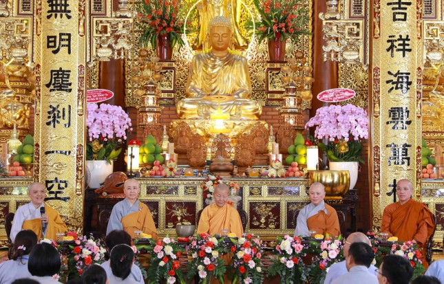 Chư tôn đức Ni tham dự buổi tọa đàm