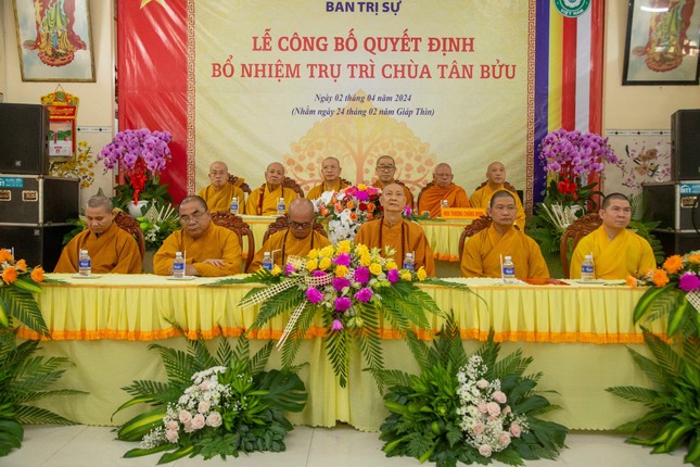 Chư tôn đức chứng minh buổi lễ Chư tôn đức chứng minh buổi lễ