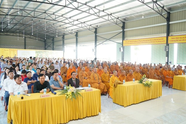 Chư Tăng Ni, đại biểu, Phật tử tham dự buổi lễ Chư Tăng Ni, đại biểu, Phật tử tham dự buổi lễ