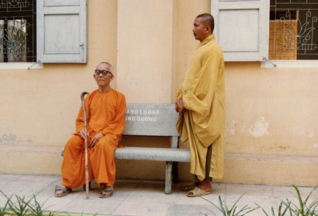 Hòa thượng Thích Hoằng Tri với Sư ông - Đại lão Hòa thượng Thích Trí Tịnh trong nếp sống thường nhật ở Vạn Đức Hòa thượng Thích Hoằng Tri với Sư ông - Đại lão Hòa thượng Thích Trí Tịnh trong nếp sống thường nhật ở Vạn Đức