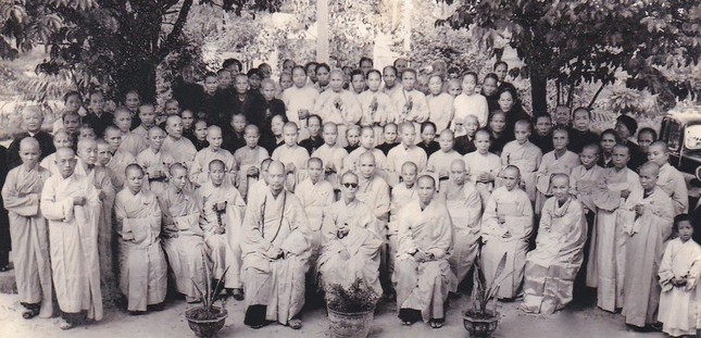 Đại lão Hòa thượng Thích Trí Tịnh là người chủ trương, đồng thời là người hướng đạo, thành lập Cực lạc Liên hữu, với ý nghĩa “Bạn sen Cực lạc” - Bạn đồng tu pháp môn niệm Phật cầu vãng sanh nơi ao sen thất bảo ở thế giới Cực lạc của Đức Phật A-di-đà Đại lão Hòa thượng Thích Trí Tịnh là người chủ trương, đồng thời là người hướng đạo, thành lập Cực lạc Liên hữu, với ý nghĩa “Bạn sen Cực lạc” - Bạn đồng tu pháp môn niệm Phật cầu vãng sanh nơi ao sen thất bảo ở thế giới Cực lạc của Đức Phật A-di-đà