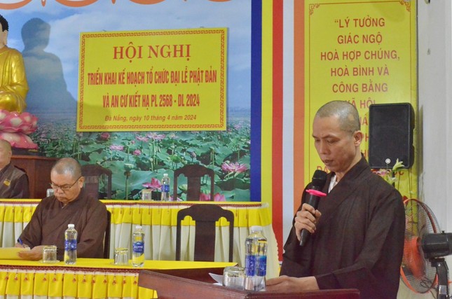 Thượng tọa Thích Thanh Bảo, Phó Thư ký Ban Trị sự trình dự thảo kế hoạch Thượng tọa Thích Thanh Bảo, Phó Thư ký Ban Trị sự trình dự thảo kế hoạch