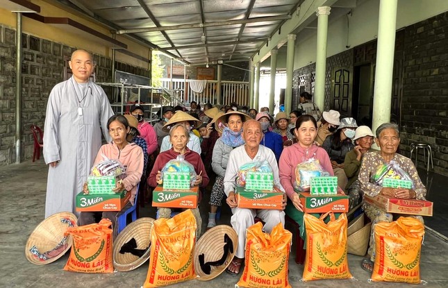 70 phần quà được trao đến bà con tại xã Ninh Thọ và các vùng lân cận