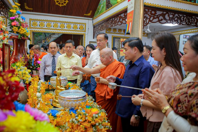 Cử hành nghi thức Tắm Phật Cử hành nghi thức Tắm Phật