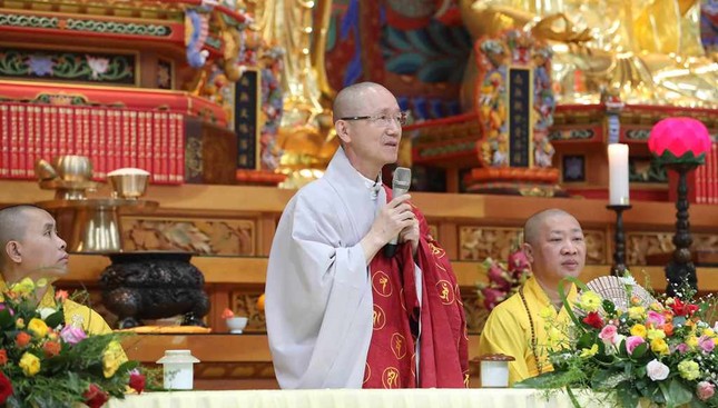Hòa thượng trụ trì chùa Hải Tinh phát biểu