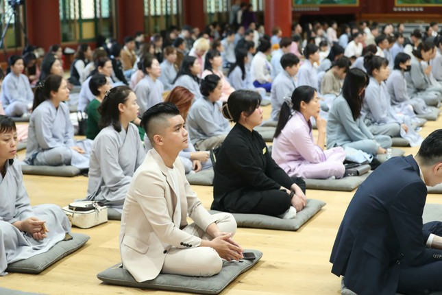 Hành giả tham dự khóa tu