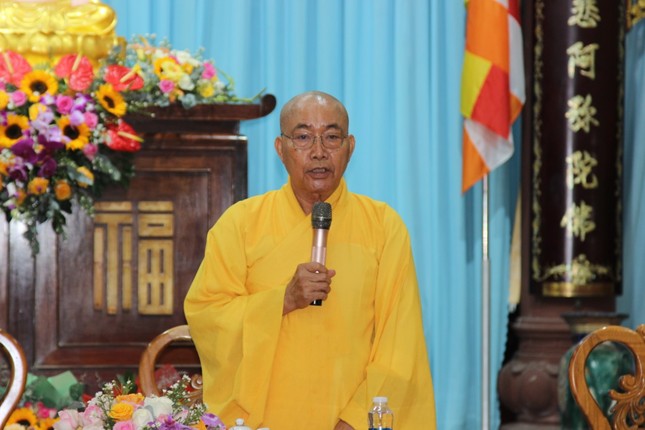 Hoà thượng Thích Minh Nhật chủ trì phiên họp Hoà thượng Thích Minh Nhật chủ trì phiên họp