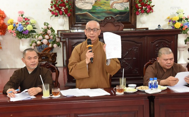 Thượng tọa Thích Tâm Chơn chủ trì phiên họp
