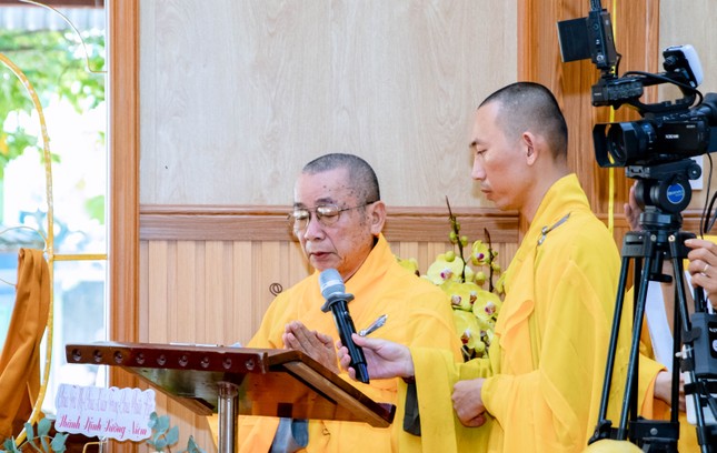 Hòa thượng Thích Phước Chấn cung tuyên tiểu sử cố Hòa thượng Thích Thiện Đạt Hòa thượng Thích Phước Chấn cung tuyên tiểu sử cố Hòa thượng Thích Thiện Đạt