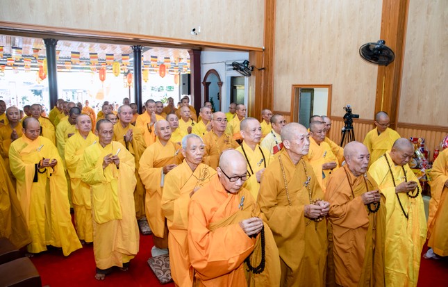 Chư tôn giáo phẩm dâng hương tưởng niệm Chư tôn giáo phẩm dâng hương tưởng niệm