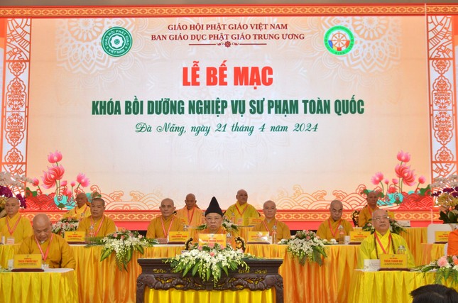 Chư tôn đức chứng minh buổi lễ