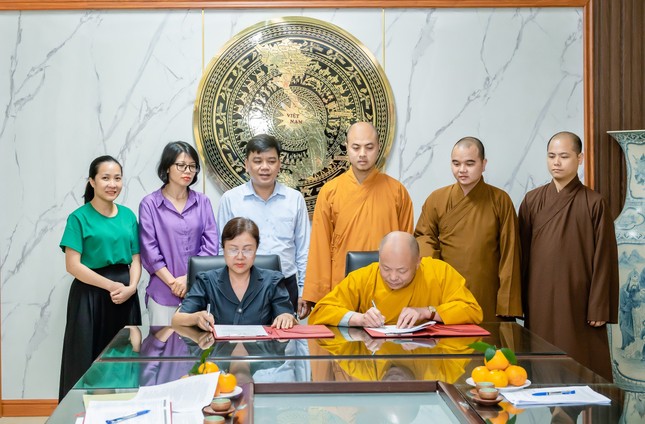 Đại diện Ban Trị sự GHPGVN tỉnh Thanh Hóa và Ủy ban MTTQ VN tỉnh ký kết bản ghi nhớ phối hợp các chương trình hoạt động năm 2024 Đại diện Ban Trị sự GHPGVN tỉnh Thanh Hóa và Ủy ban MTTQ VN tỉnh ký kết bản ghi nhớ phối hợp các chương trình hoạt động năm 2024