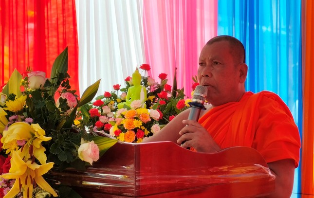 Thượng tọa Nhan Chanh ban huấn từ