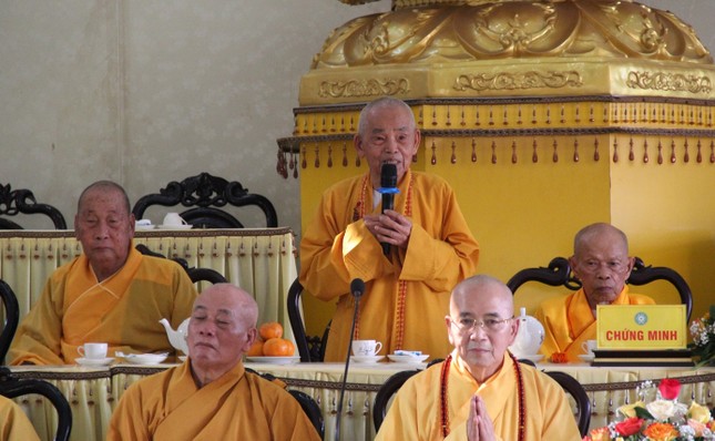 Trưởng lão Hòa thượng Thích Đức Thanh ban đạo từ