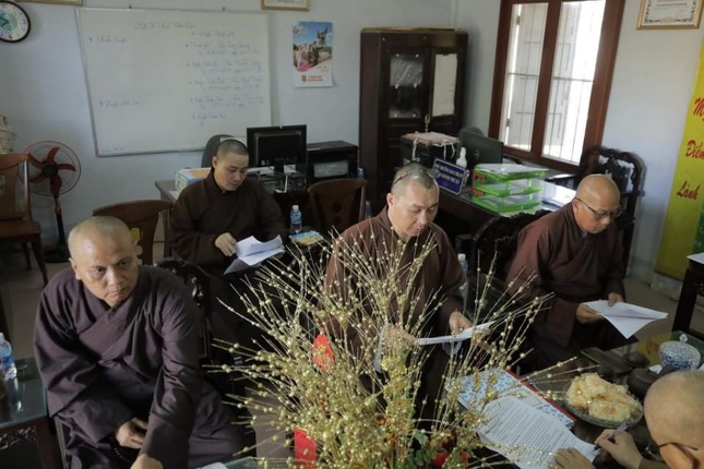 Chư Tăng tham dự phiên họp