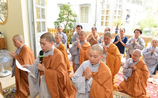 Đại diện môn đồ pháp quyến dâng lời tưởng niệm Đại diện môn đồ pháp quyến dâng lời tưởng niệm