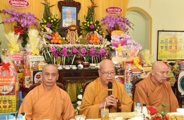 Hòa thượng Thích Tịnh Giác ban đạo từ Hòa thượng Thích Tịnh Giác ban đạo từ