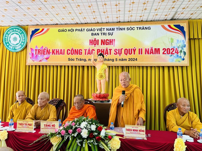 Trưởng lão Hoà thượng Thích Minh Hồng ban đạo từ