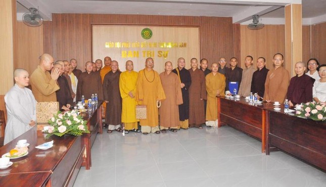 Đoàn Phân ban Phật tử Dân tộc T.Ư lưu niệm cùng Ban Trị sự GHPGVN tỉnh Quảng Nam