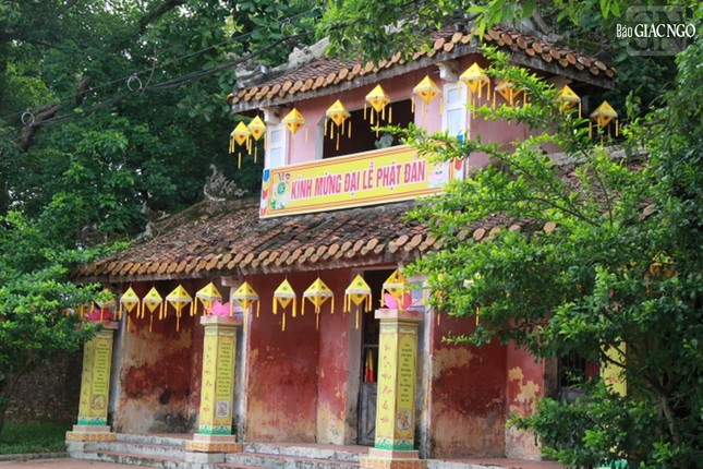 Cổng tam quan Quốc tự Diệu Đế