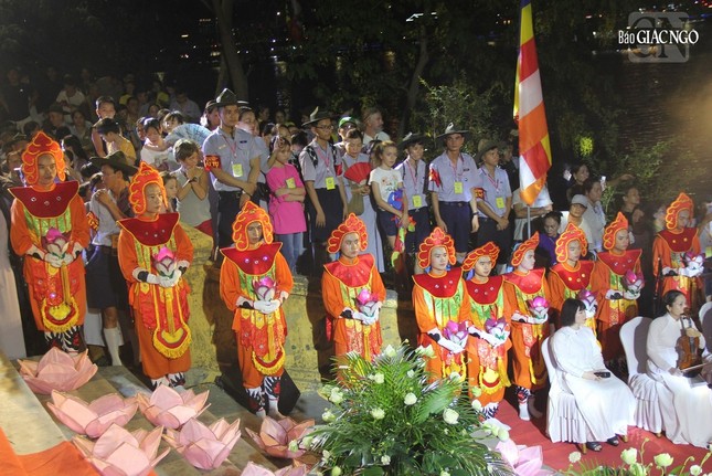 Đông đảo Phật tử tham dự lễ